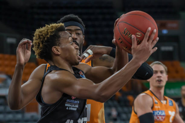 出令人敬佩 出令人敬佩