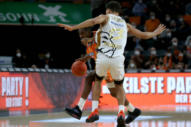 坚韧不拔的 坚韧不拔的